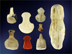 Idole aus Marmor und Keramik